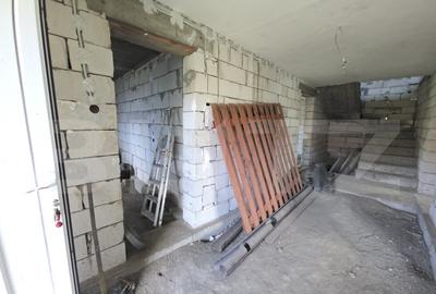 Casa la tara de vanzare, cu 13 ari de teren, la 40 km de Bi - 16