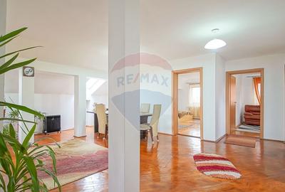 Casă cu 7 camere cu Teren 1167 Mp în Tractorul - 25