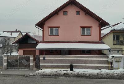 Casă cu 8 camere cu Teren 710 Mp în Cetate - 2