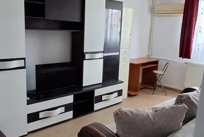 Garsonieră decomandată în Rogerius