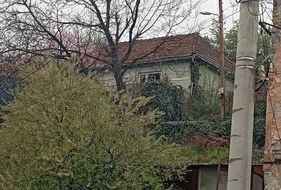 Casă cu Teren 180 Mp în Central - 1
