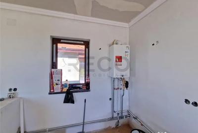 Casă cu 3 camere cu Teren 350 Mp în Borș - 9