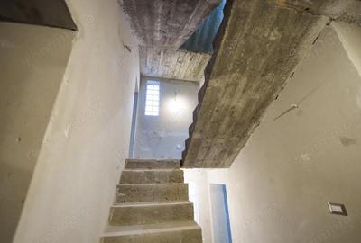 Casă cu 8 camere cu Canalizare în Romanești - 2