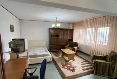 Garsonieră decomandată în Central - 8