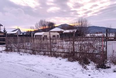 Lot de teren cu toate utilitatile intre case locuite - 10