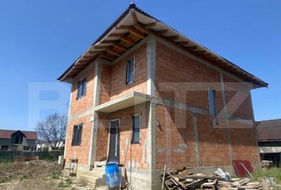 Casa la rosu de vanzare, cu 5 camere, 168 mp, Bistrita - 1