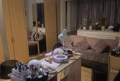 Apartament cu 3 camere semidecomandat în Craiovița Nouă - 2