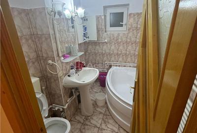 Apartament cu 3 camere decomandat în Bocșa - 14