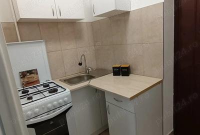 Garsonieră decomandată în Tractorul - 4