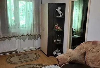 Apartament cu 3 camere semidecomandat în Dâmbu Pietros