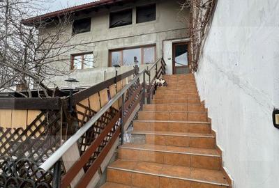 Casă cu 4 camere cu Teren 950 Mp în Central - 3