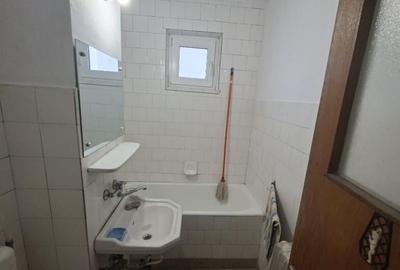 Apartament cu 4 camere decomandat în Republicii