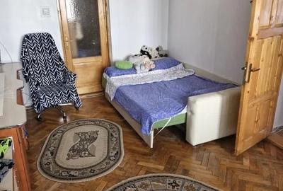 Apartament cu 2 camere decomandat, etaj 2/4, zona Pacurari