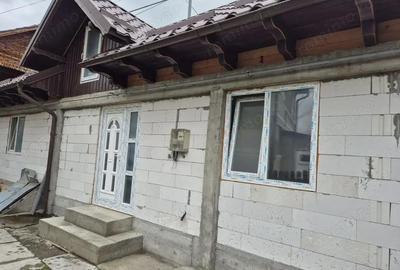 Casă cu 3 camere cu Teren 102 Mp în Moroeni - 8