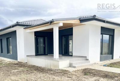 Casă cu 4 camere cu Canalizare în Cristian - 3