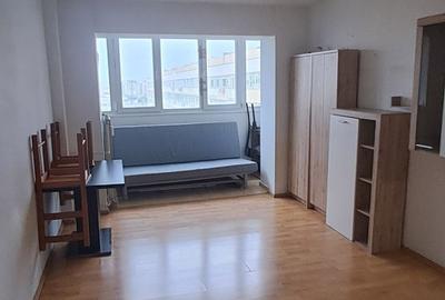 Apartament cu 3 camere semidecomandat în Obor
