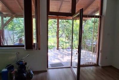 MEHALA - INDIVIDUALA - 5 CAM - 3 BAI - RENOVATA - CENTRALA - CURTE - 5