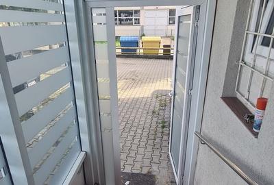 Spațiu comercial, de 29 mp, în Nord - 16