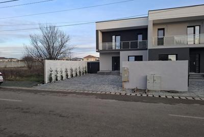Casă cu 4 camere în Dumbrăvița - 2