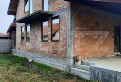 Casă cu 5 camere cu Teren 500 Mp în Păulești - 1