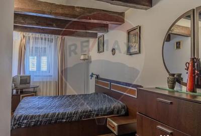 Casă cu 4 camere cu Teren 5576 Mp în Bunești - 13