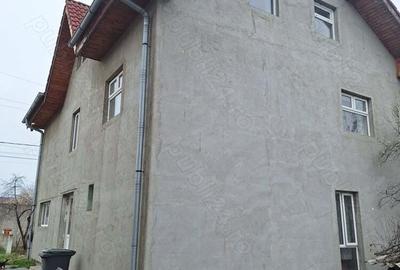 Casa P+1+M, 210mp,compusa din 9 Dormitoare, 3 bai, bucatarie neterminata + 900mp Casa P+1+M, 210mp,compusa din 9 Dormitoare, 3 bai, bucatarie neterminata + 900mp - 1