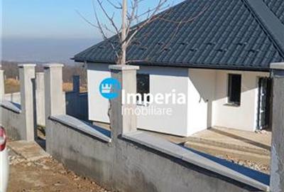 Casă individuală cu 4 camere cu Teren 500 Mp în Bucium