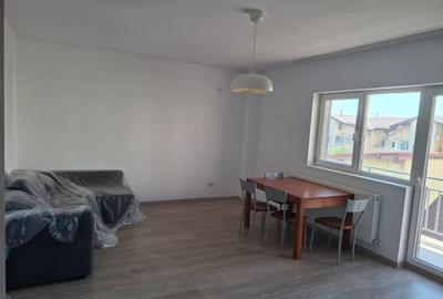 Apartament cu 3 camere decomandat în Titan