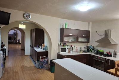 Comision cumparator 0 , casa parter , etaj si mansarda - 4