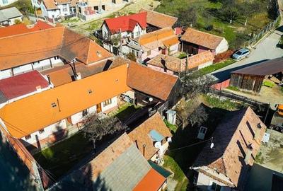 Resedinta traditionala saseasca restaurata, situata in inima localitatii - FILM! - 18