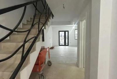 Casă cu Teren 250 Mp în Central