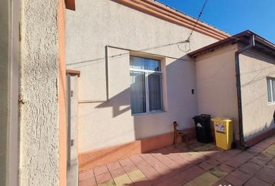 Casă cu 4 camere cu Teren 176 Mp în Tomis II - 2