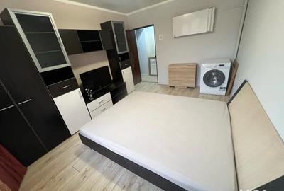 Inchiriez garsoniera, la capatul troleului 102 - 1