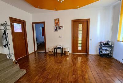 Vila individuala, zona linistita aproape de metrou - 17