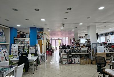 Spațiu comercial, de 300 mp, în Central - 8
