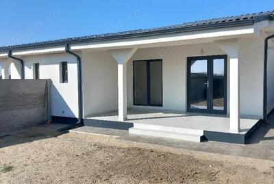 Casă cu 3 camere cu Teren 315 Mp în Central - 1