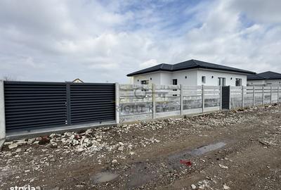 Casă cu 4 camere în Olteni