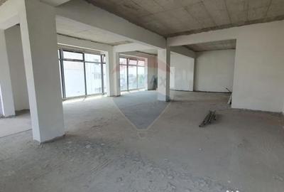 Spațiu comercial, de 91 mp, în Central - 8