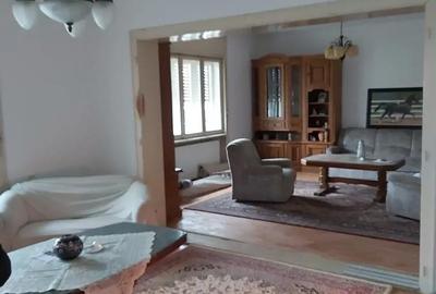 Casă cu 4 camere în Central - 1