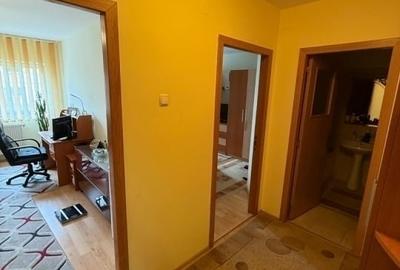 Apartament cu 3 camere - zona Pacurari - Lukoil - 2