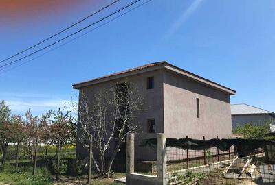 Casă cu 4 camere cu Teren 500 Mp în Mangalia - 1