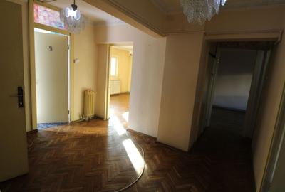 Apartament cu 4 camere decomandat în Central - 9