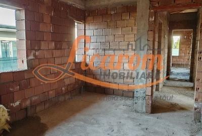 Casă individuală cu 4 camere cu Canalizare în Cristian - 9