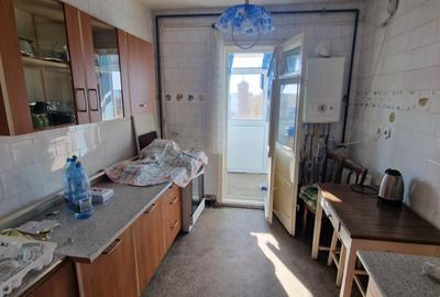 Se vinde apartament decmandat trei camere pret 85000 negociabil - 6