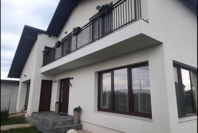 Casă cu 3 camere în Mihai Viteazu - 1