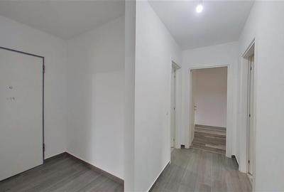 Apartament cu 3 camere decomandat în Tractorul - 9