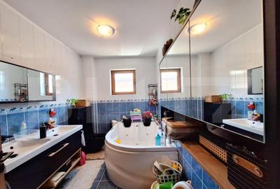 Casă cu 7 camere cu Teren 500 Mp în Dâmbul Rotund - 9