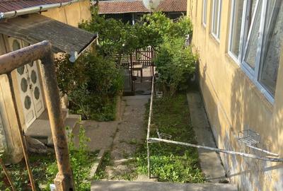 Casă cu 3 camere în Brănișca