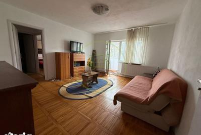 Apartament cu 2 camere semidecomandat în Craiovița Nouă