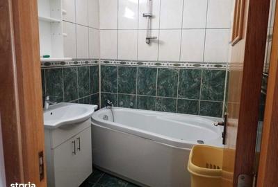 Apartament cu 3 camere decomandat în Berceni